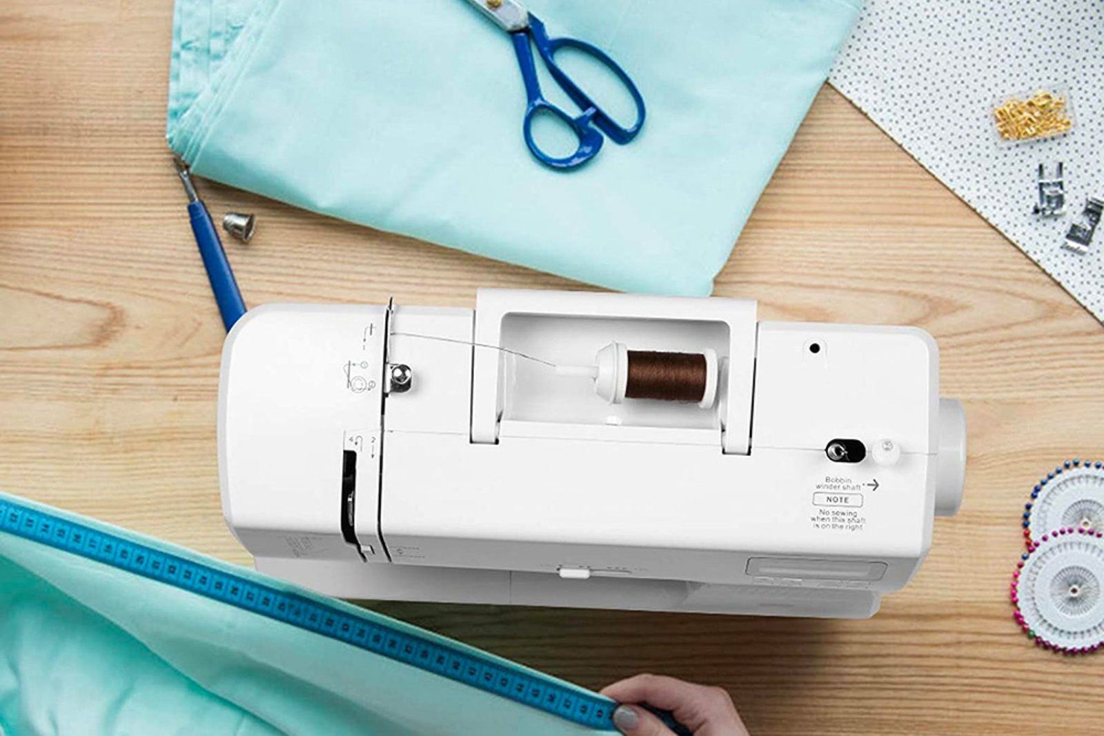 Macchina Da Cucire Jaguar 200SQ Computerizzata - 200 Punti, 9 Occhielli, Accessori Inclusi